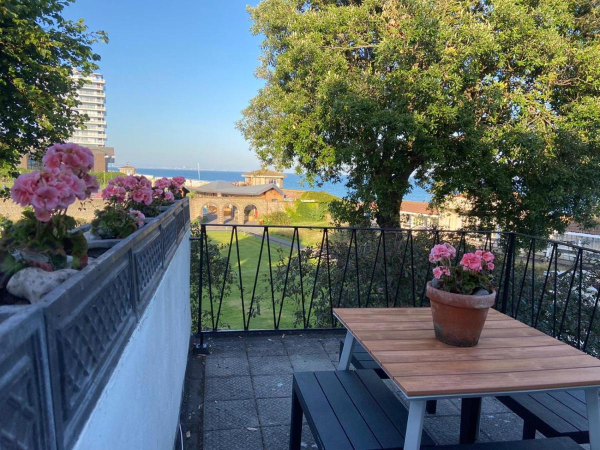 Warwick House - Stunning House With Terrace And Sea Views, Sleeps 11 Villa Worthing Eksteriør billede